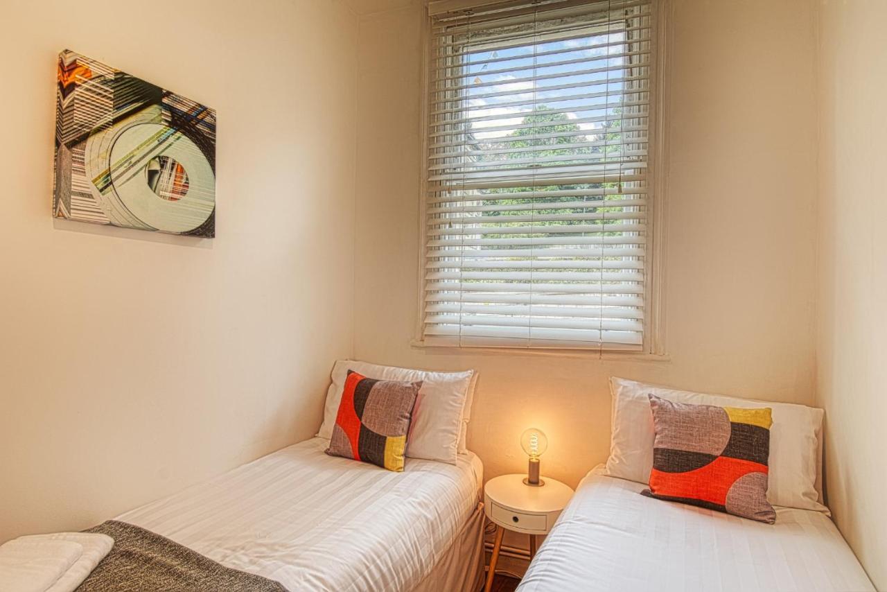 2 Bedroom Apartment In Bath City Centre With Garden & Free Parking 外观 照片