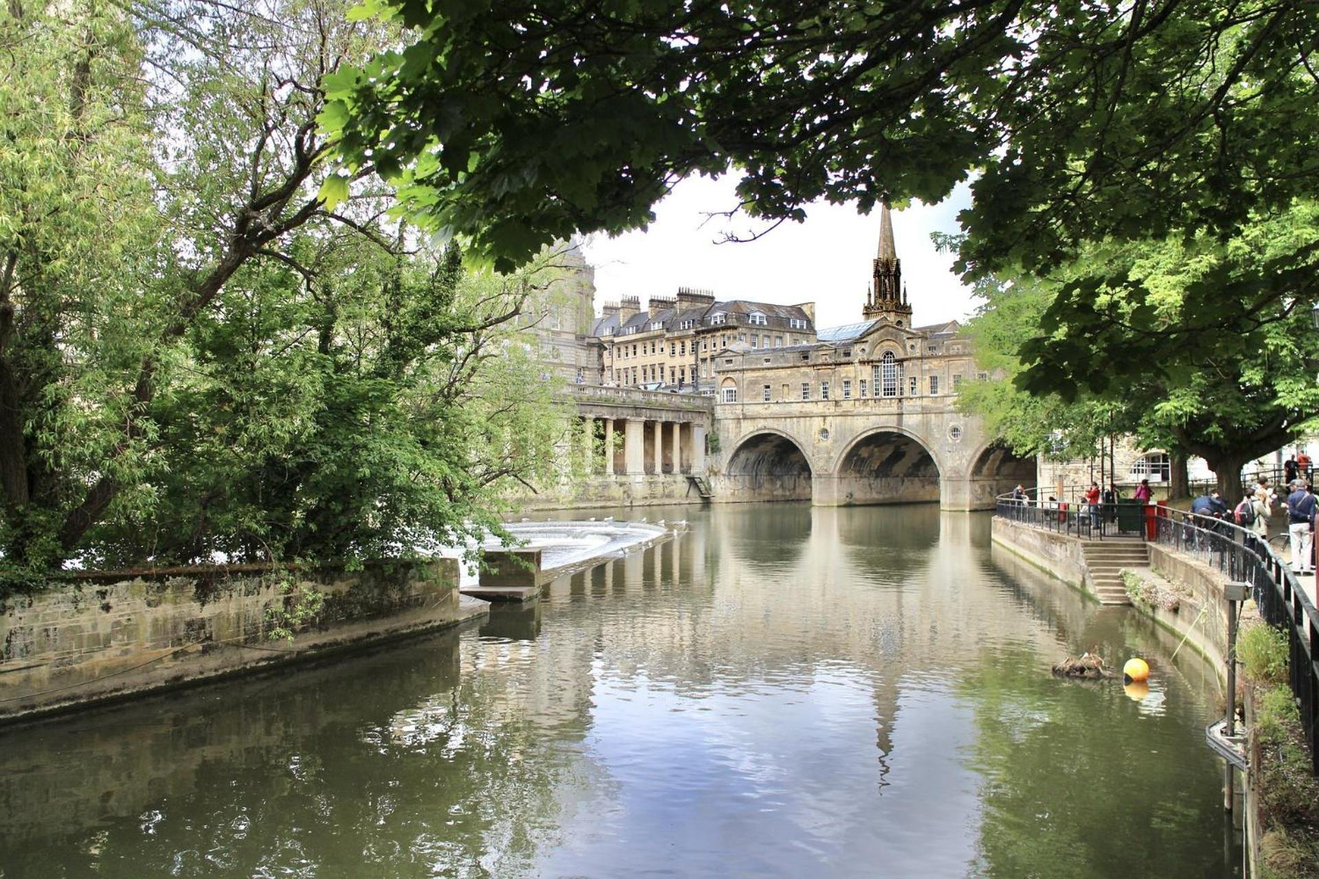 2 Bedroom Apartment In Bath City Centre With Garden & Free Parking 外观 照片